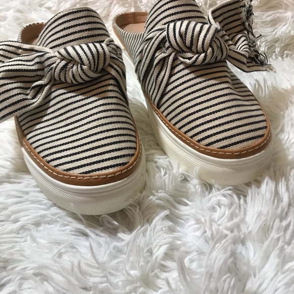 Adorable Slip On Flats - Picture 2 of 7